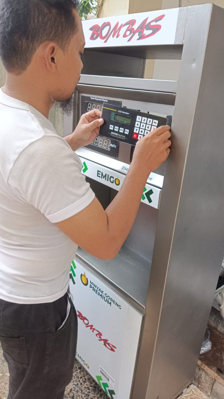 Instalasi Vending Machine Minyak Goreng & Produk IoT - Prisai Digital Teknologi